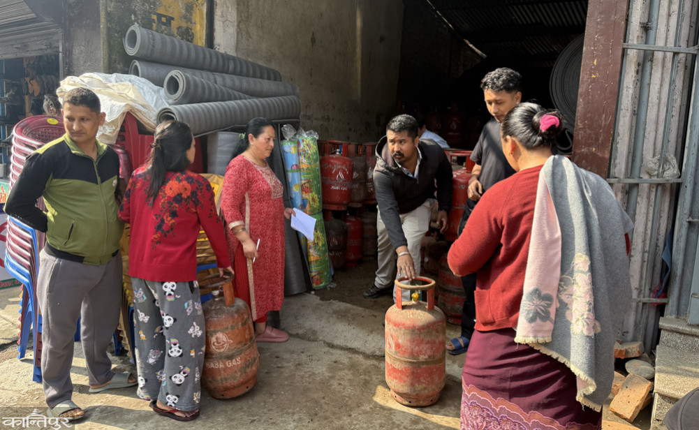 Consumers rush to buy half a cylinder of gas in Lamjung