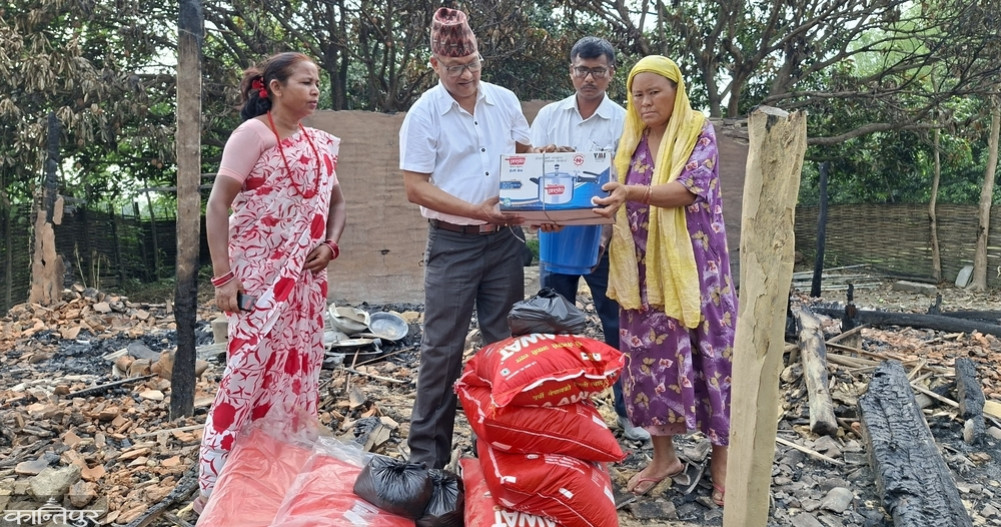 Municipality provides relief to Lahan fire victims