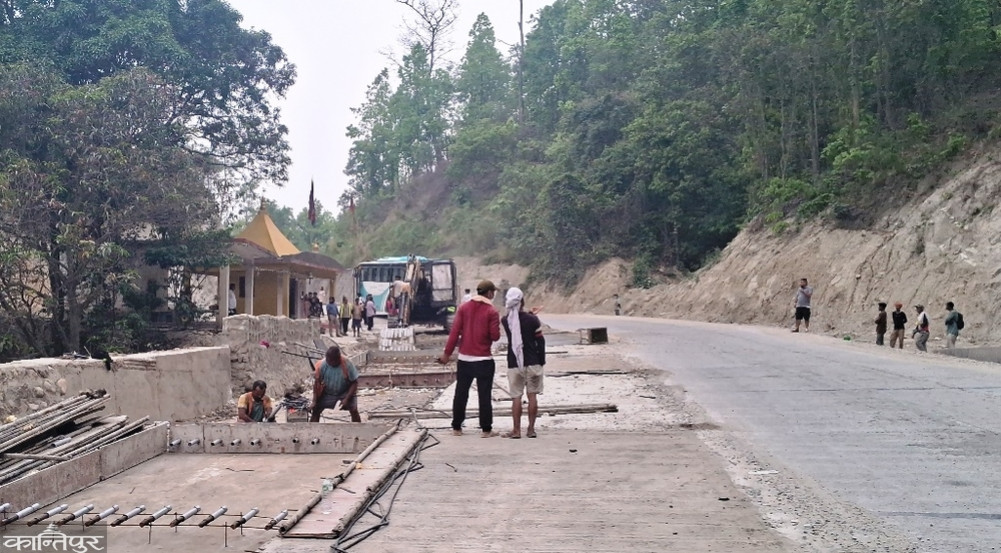 Road slope in Daunne, except for Bazaar and Khursani Khola, has been completed.