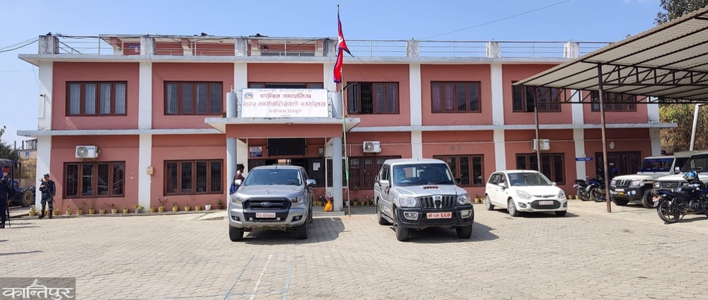 31 people's representatives, including deputy mayor, boycott municipal assembly