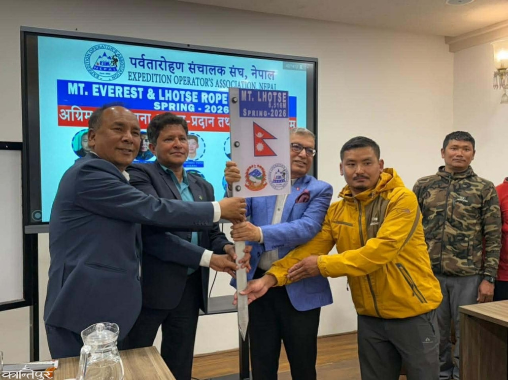 10 Sherpas deployed to build ropeways on Everest and Lhotse