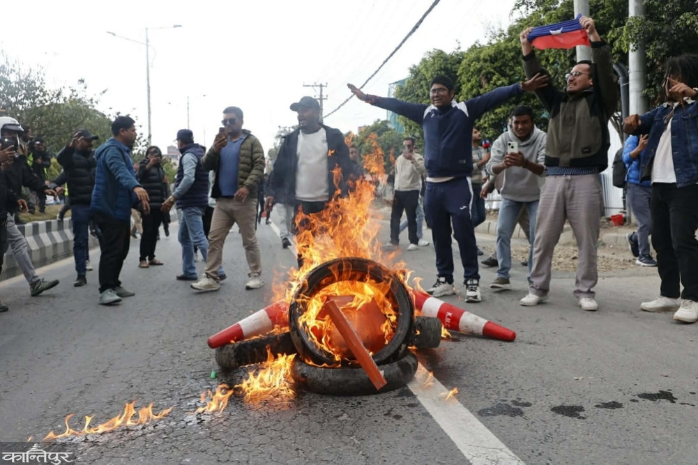 UML protest: Tension prevails in Babarmahal area, activists gather and burn dividers