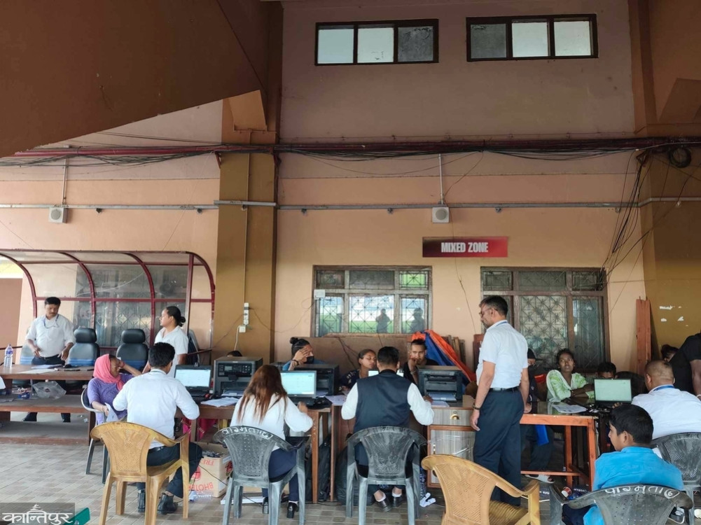 Digital registration of squatters outside holding centers begins, relief only after investigation