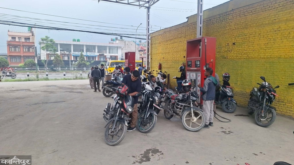 Petroleum shortage continues throughout the day in Bhaktapur, causing suffering to consumers