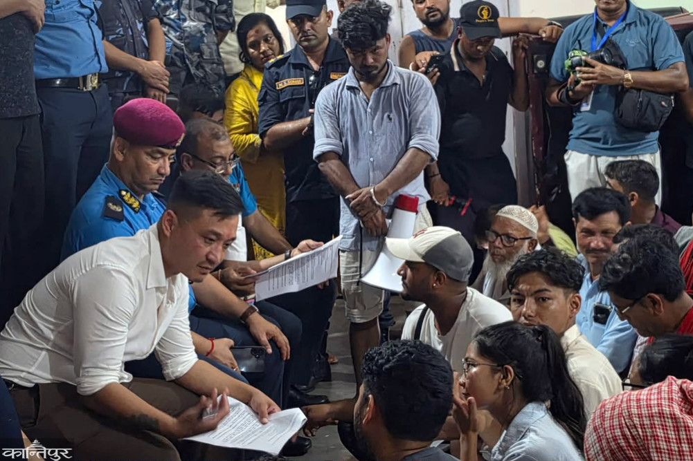 Negotiations resume between meter-billing victims and Home Minister in Nijgadh