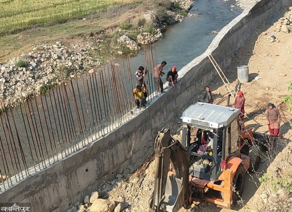 Retaining wall construction work resumes after a year and a half of stalling