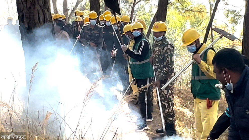'Demo' performance on Srinagar hill