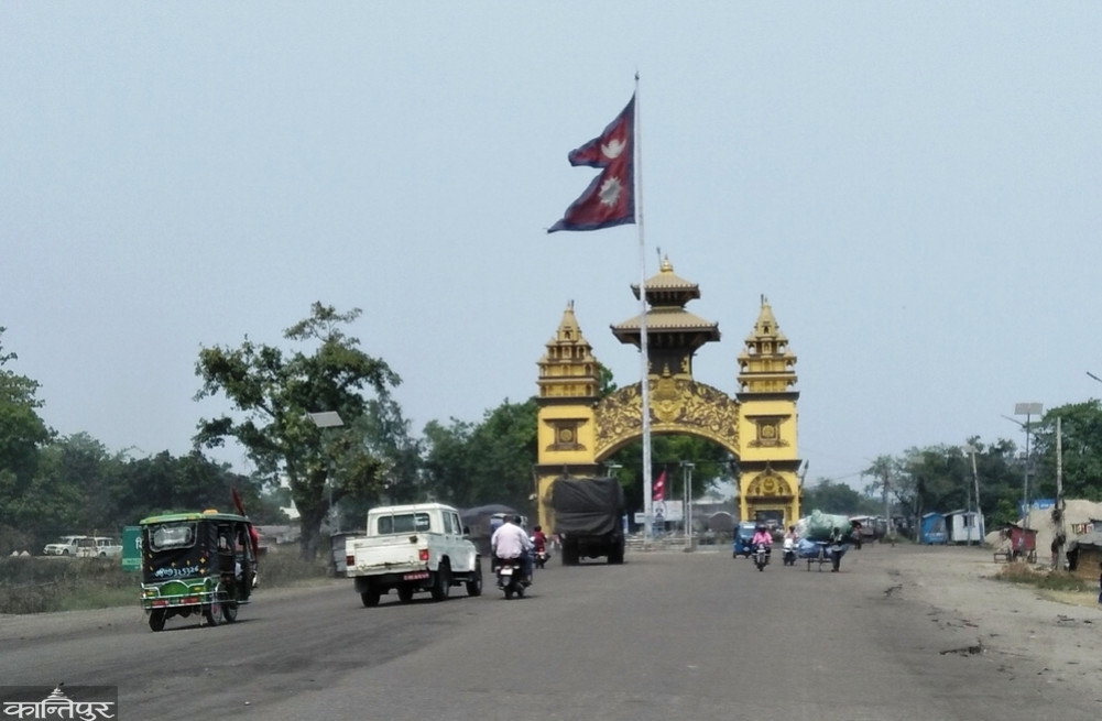 Gas and kerosene imports from Birgunj border decrease