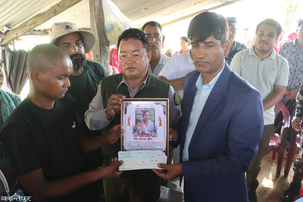Chitwan National Park provides Rs 2 million in relief to the Bote family who lost their lives in an attack by the 'Dhurbe' elephant