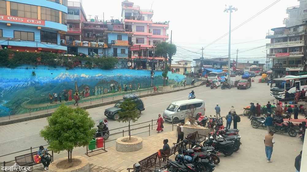 Vehicles using Pushpalal Road as an alternative after BP Highway was blocked