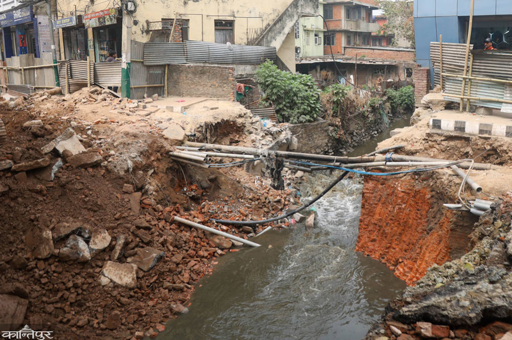 After the road in Bagbazar was closed to build a culvert, commuting is a pain. How long will it take to get it done?