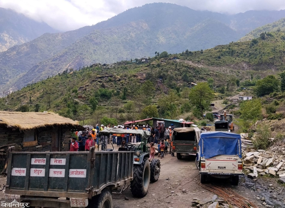 Vehicles reach Dumling on Darchula-Tinkar road section