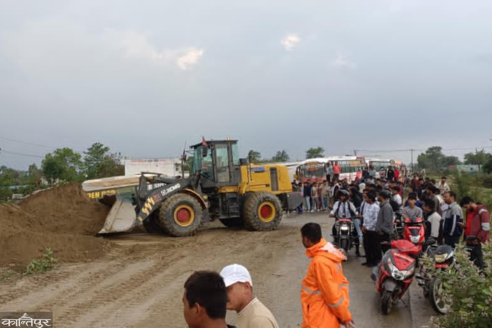 East-West Highway blocked after diversion washed away, preparations to operate one-way traffic from old bridge