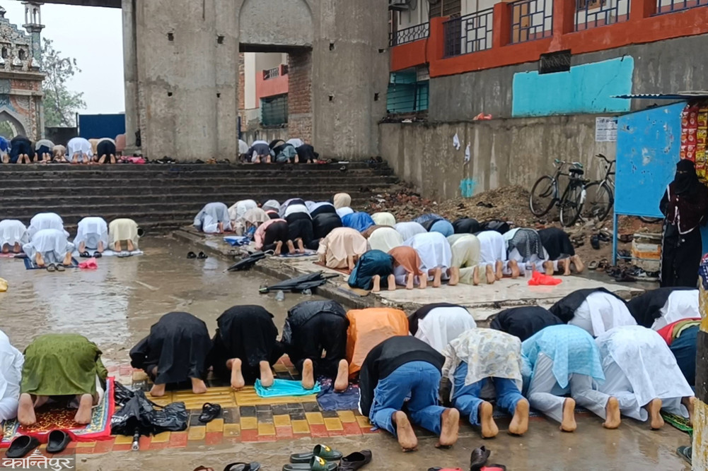 Group prayer while soaking in water