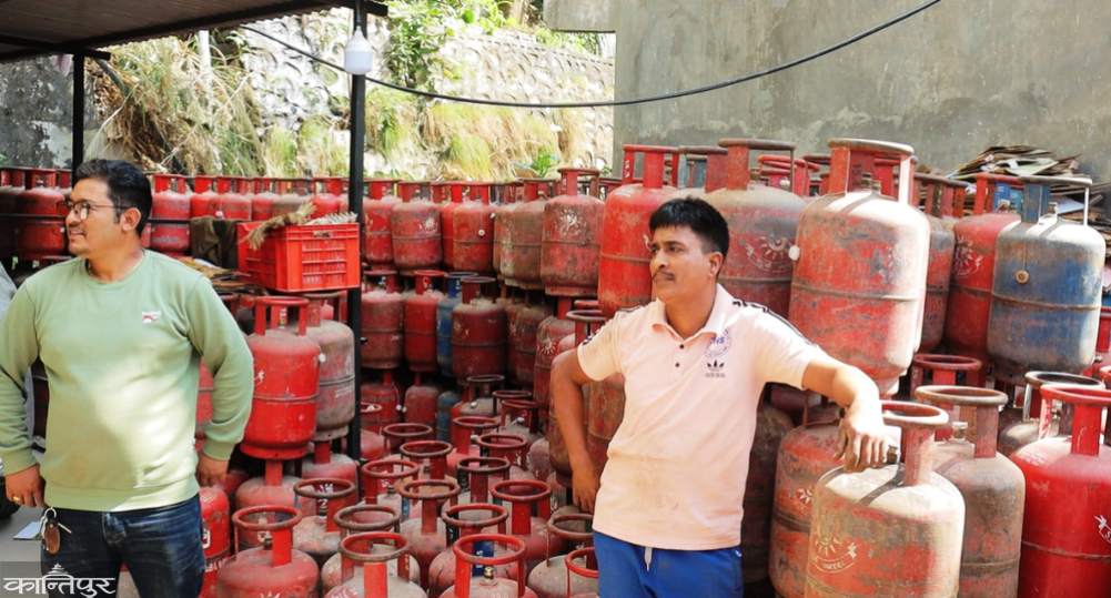 Half a cylinder of gas becomes expensive for consumers in Ramechhap