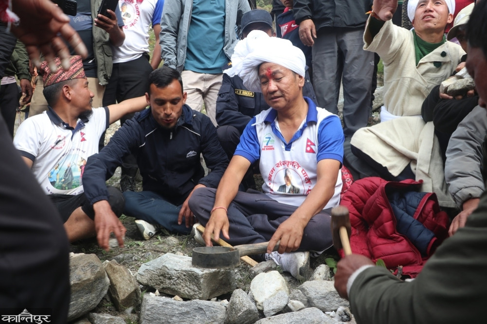 Hark Sampang lays foundation stone of suspension bridge to be built through labor donations