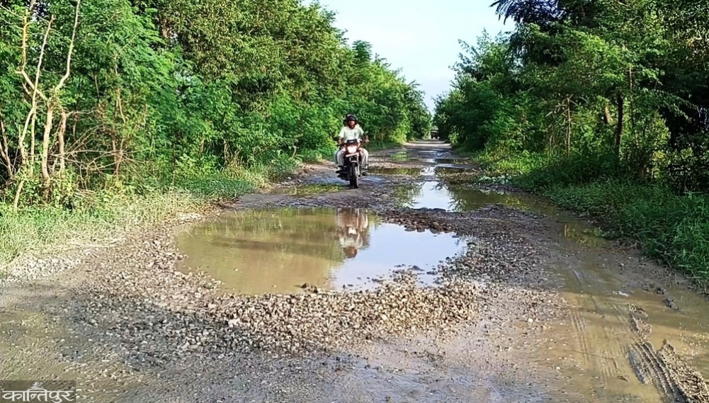 Postal Highway in the Far West: Blacktopping contract has been in place for over a decade, work still incomplete