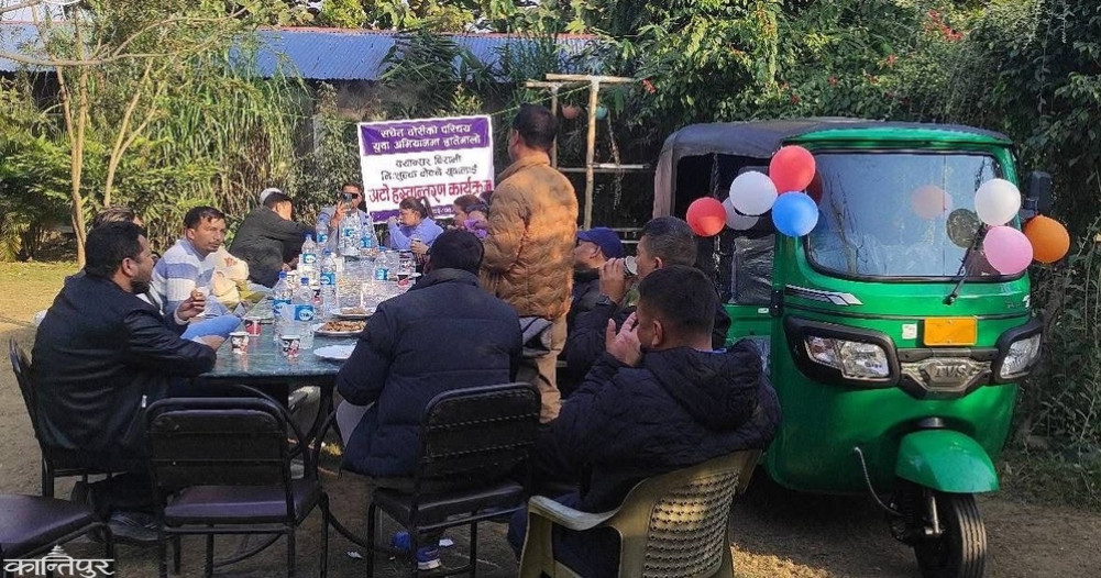 Auto support for Mankari driver who is taking cancer patients to hospital free of charge