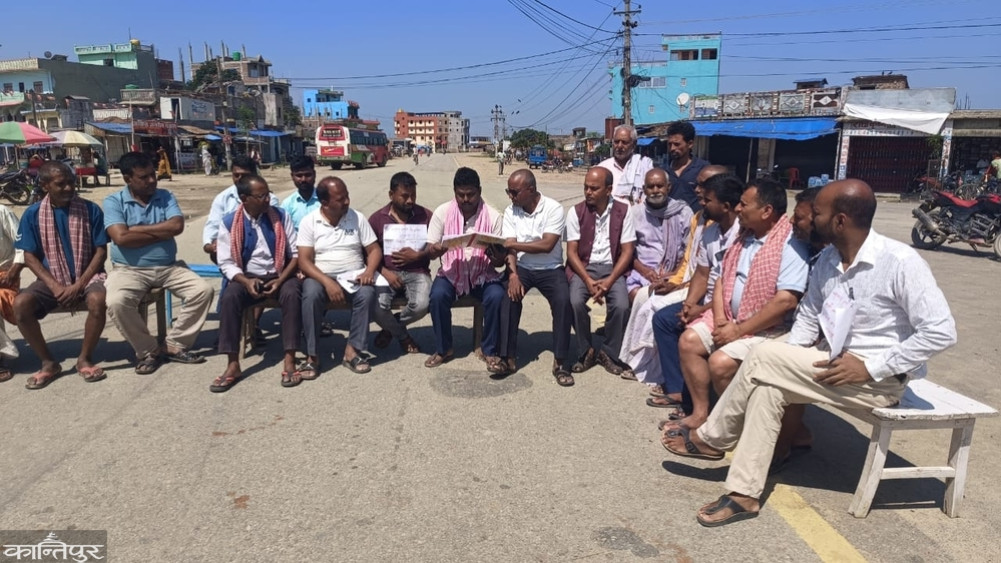 Locals protest against the decision to close the customs checkpoint at Bariyarpatti in Siraha