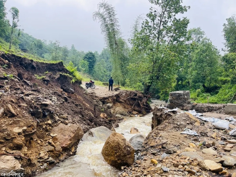 Flooding in Chiunkhuwa River blocks Kalleri road, halts Panchkhapan-Chainpur movement