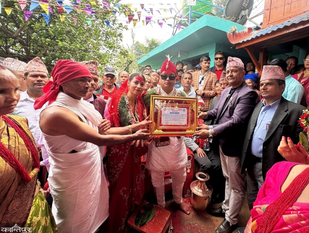 Couple who got married in an inter-caste marriage ceremony honored at the mandap