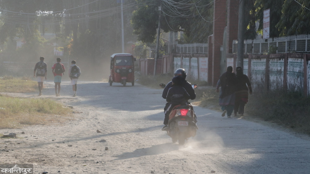 Even candidates ignore Lathaling Road, which is located in front of a dozen offices.