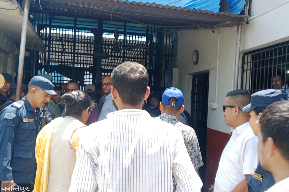 Prisoners tell parliamentary team about legal and residential problems