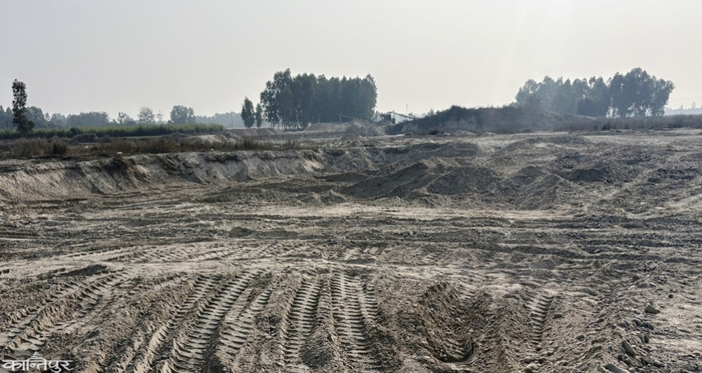 Illegal mining continues overnight in Marha River