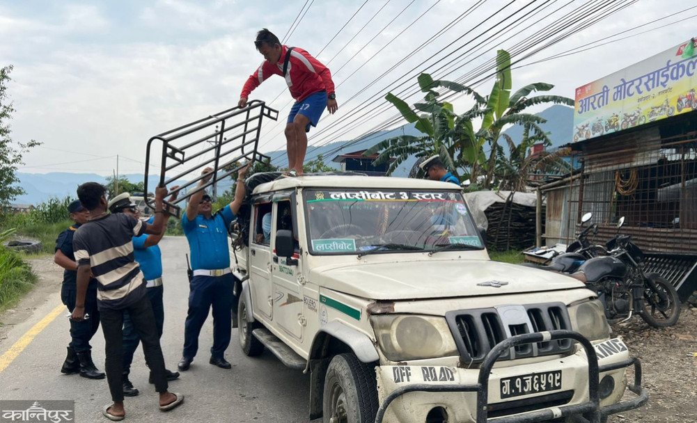 Police are rapidly removing 'hoots' from jeeps in Lamjung