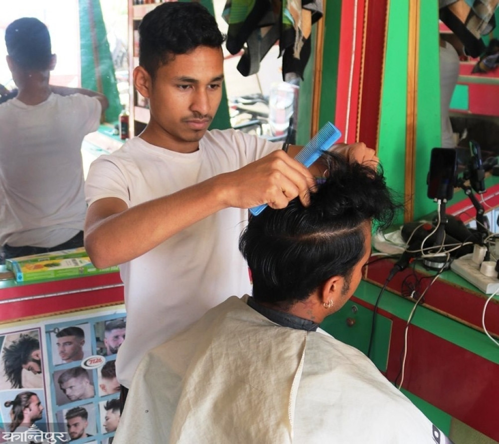 20-year-old youth opens salon in Salyan, earns Rs. 75,000 per month