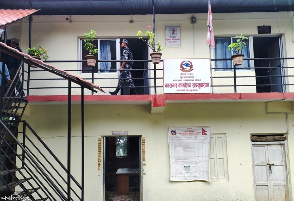 15 people, including seven police officers, sentenced to life imprisonment for murder of two inmates inside prison