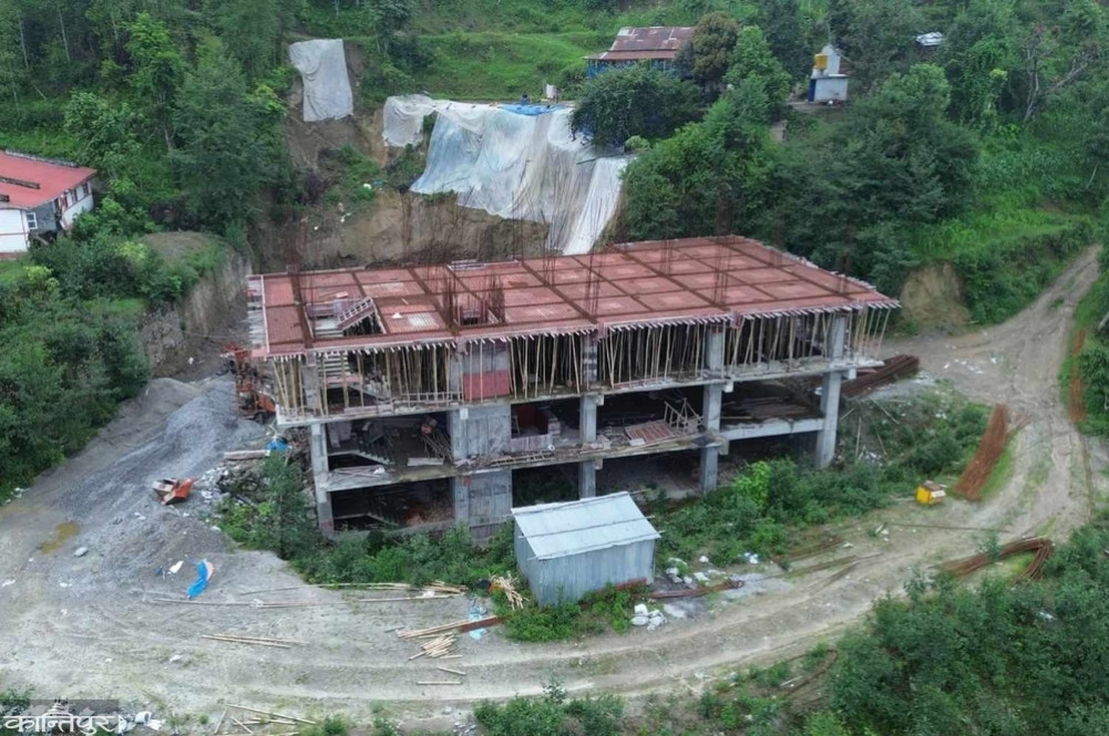 The hospital building, which was supposed to be completed in a year, was completed in only one-third of the five years.