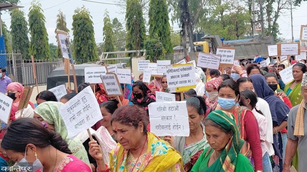 Demonstration in Dang against the use of dozers in squatter settlements
