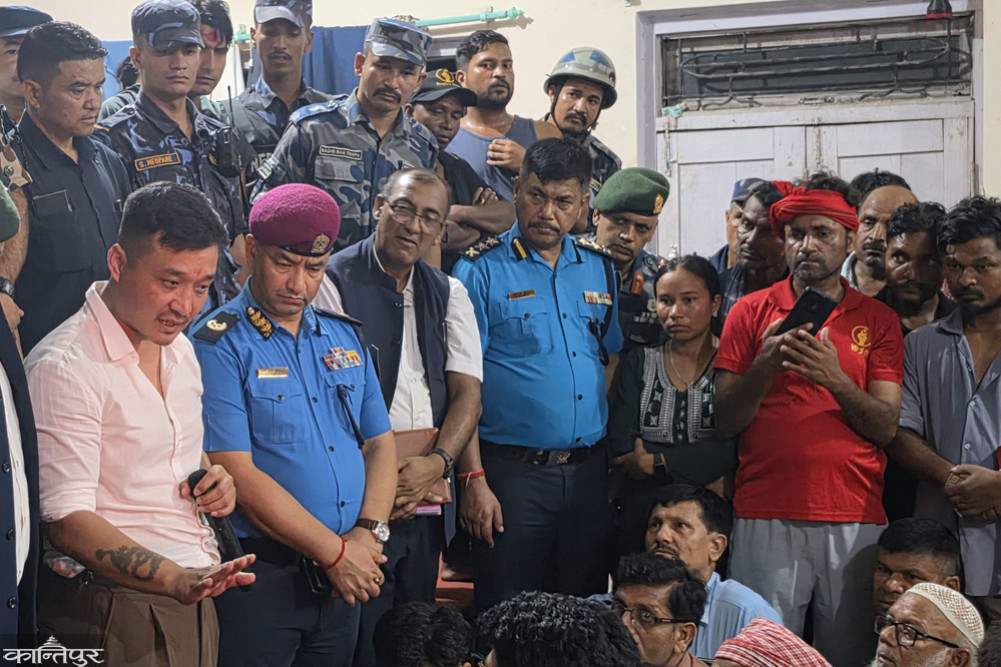 Rejecting Home Minister's assurance, meter badge victims insist on written agreement