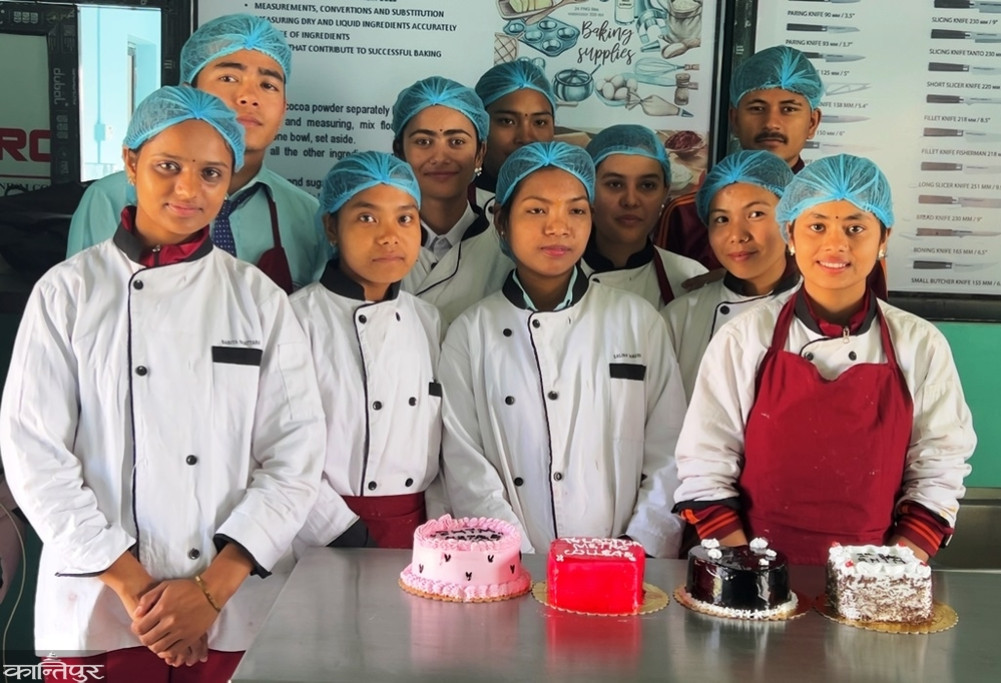 Metro College students making cakes commercially