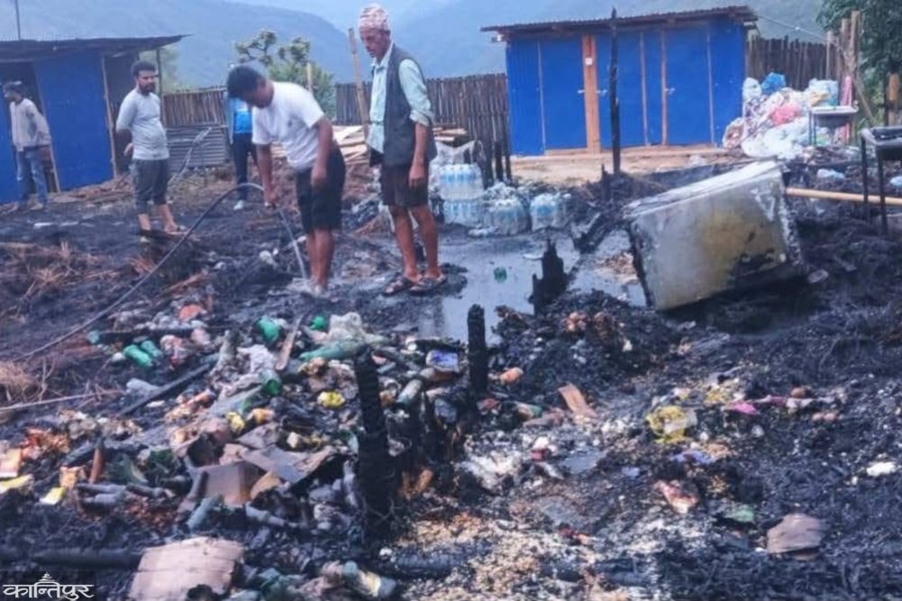 Fire breaks out in Kummayak due to gas leak, two cottages, cash and belongings burnt