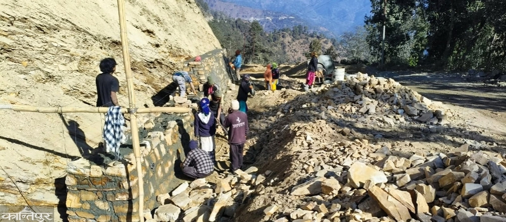 Saljhandi-Sandhikharka-Dhorpatan road: Always an election slogan, work slows down due to budget shortage