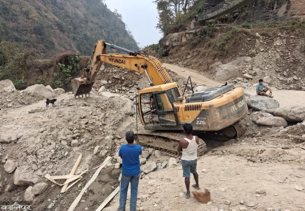 Warning of confiscation of deposit of contractor who delays construction of Dikhwa Khola bridge