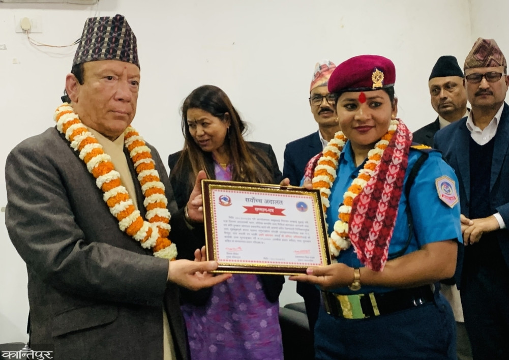 Chief Justice honors police constable who saved court during Genji protest
