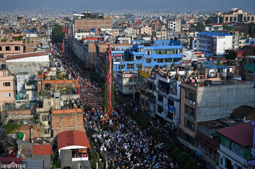 Ratomatsyendranath's chariot being taken towards Jawalakhel