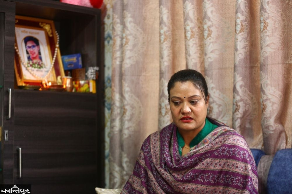 Mother reaches Parliament from the street seeking justice for her son