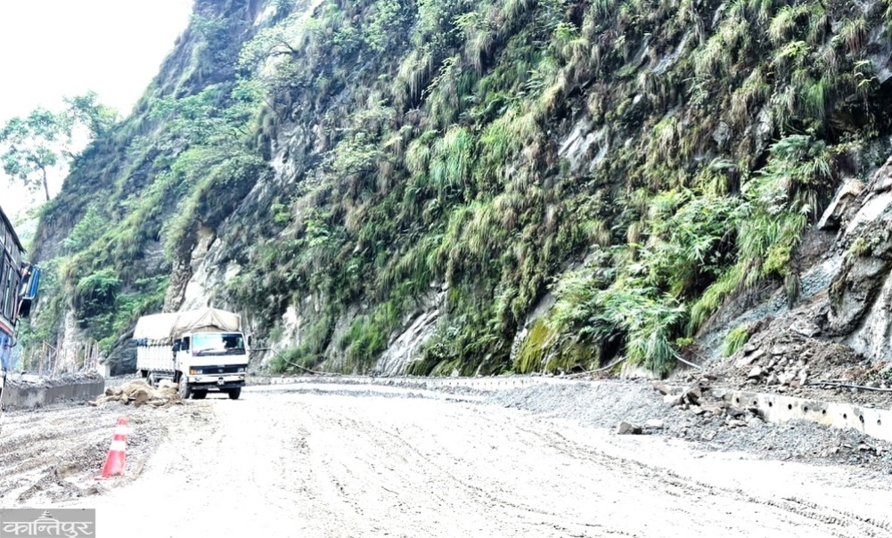 Mud and dust plague the Dobhan-Chidiyakhola road