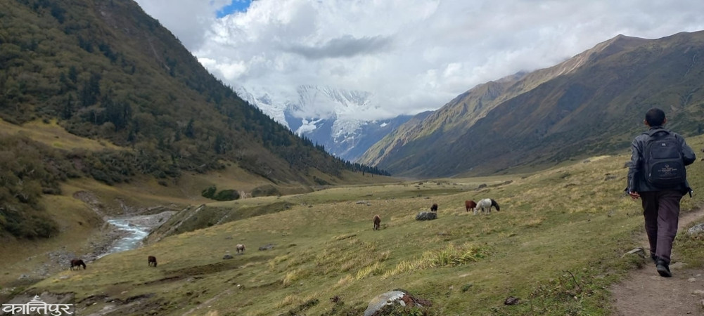 Why did the clash occur on the border of Humla and Bajura?