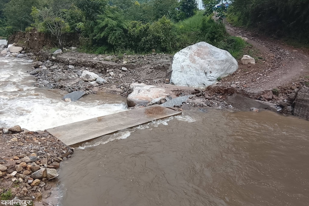 Mid-Hill and Phidim-Falout roads blocked