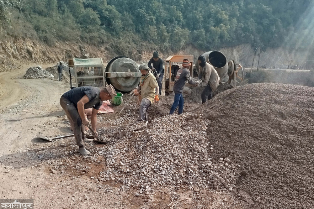 Dozens of Salyan projects affected by price hike and bitumen shortage