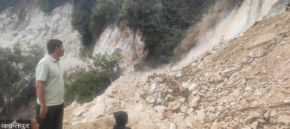 Dry landslide blocks Uttara-Yasok road
