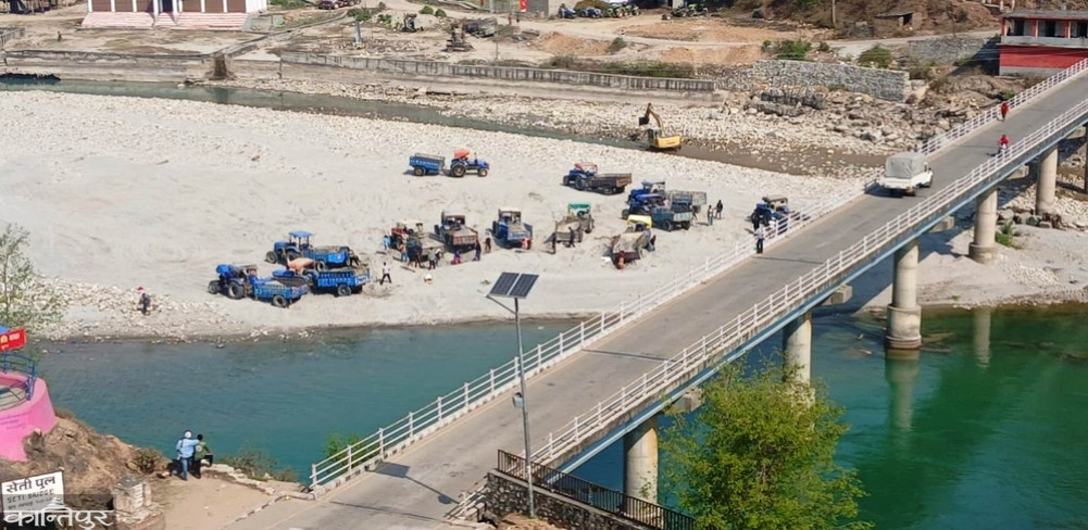 Arbitrary excavation near Seti Bridge