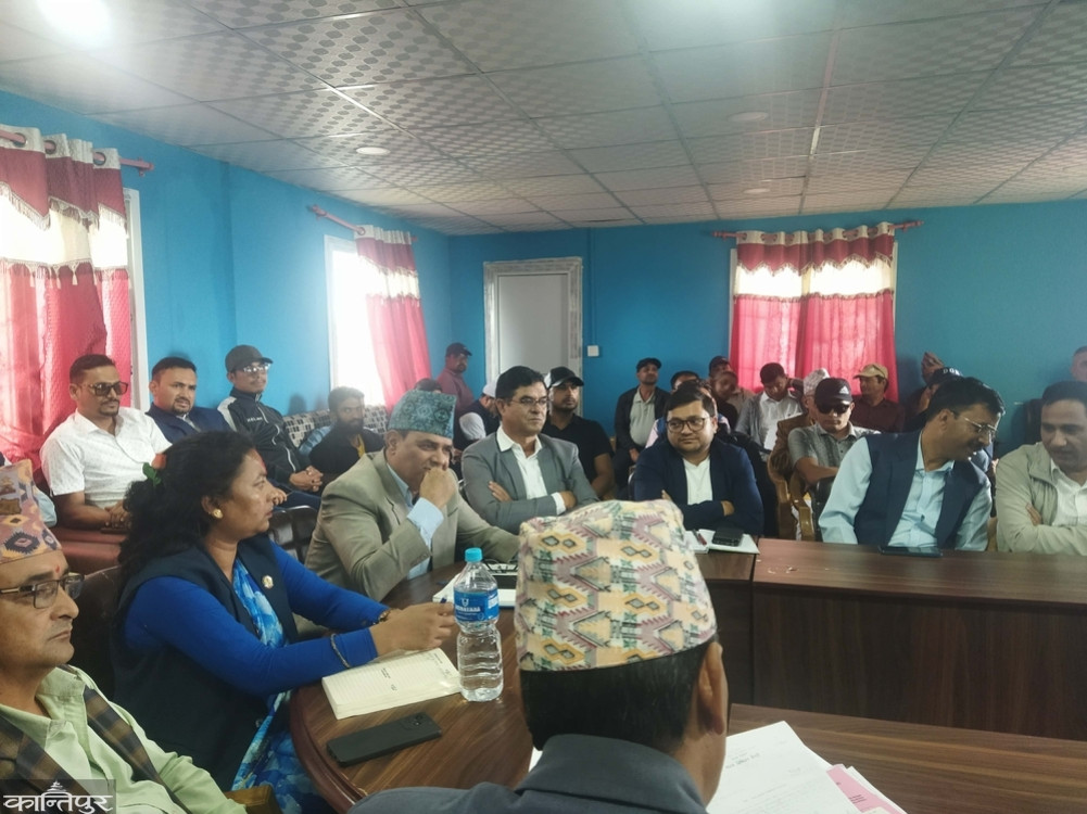 Demand to set the road boundary of Dadeldhura district headquarters market at 15/15 meters