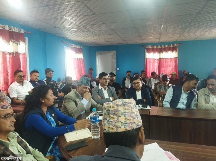 Demand to set the road boundary of Dadeldhura district headquarters market at 15/15 meters