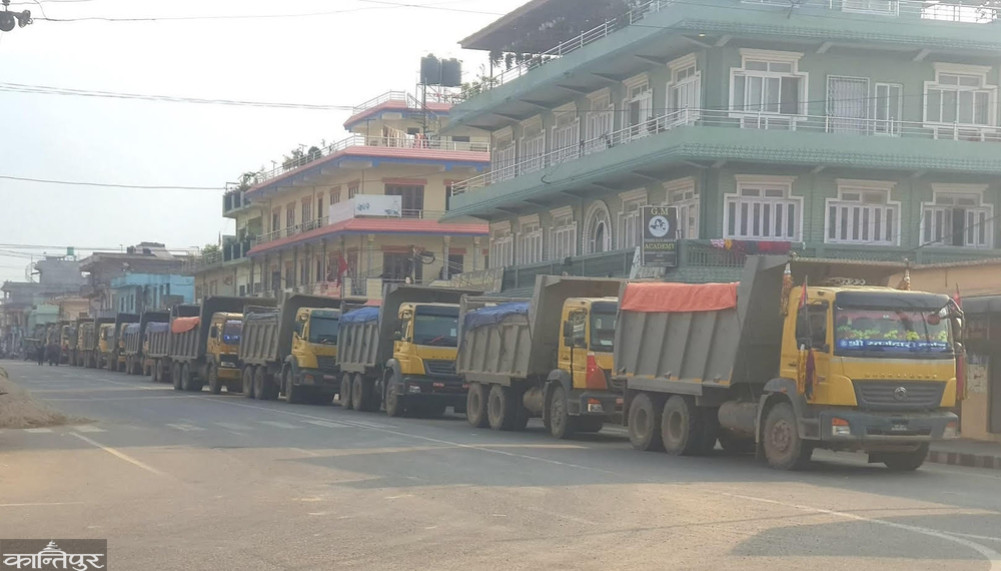 Demand not to operate tippers in market areas